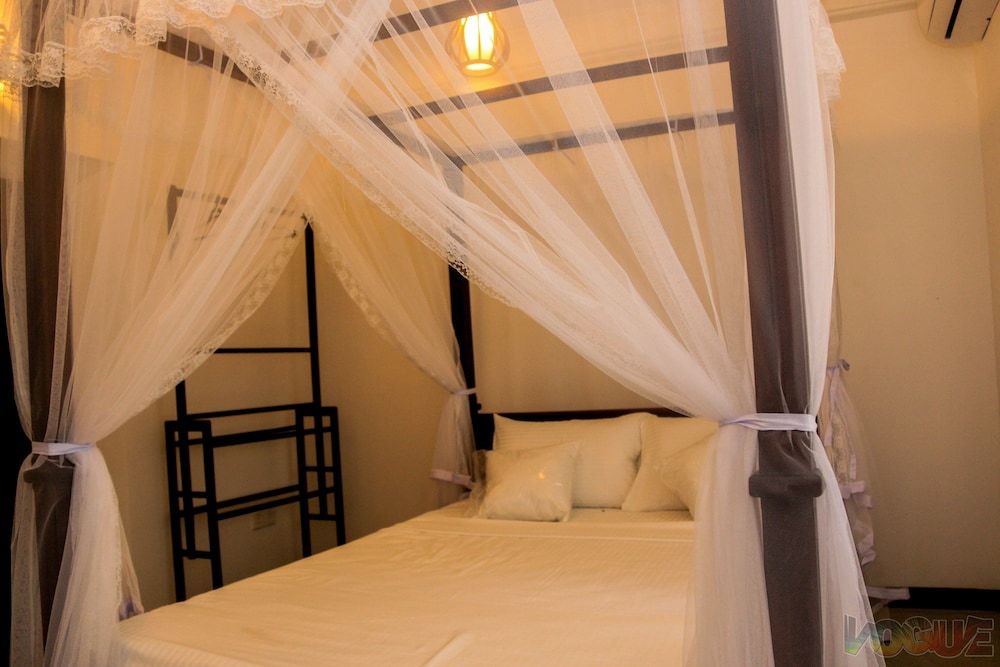 Villa White Dome Deluxe Villa, 4 Bedrooms, Beachside 2