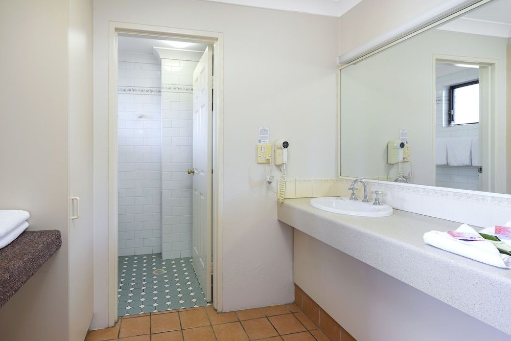 Gateway Motel Deluxe Room 2