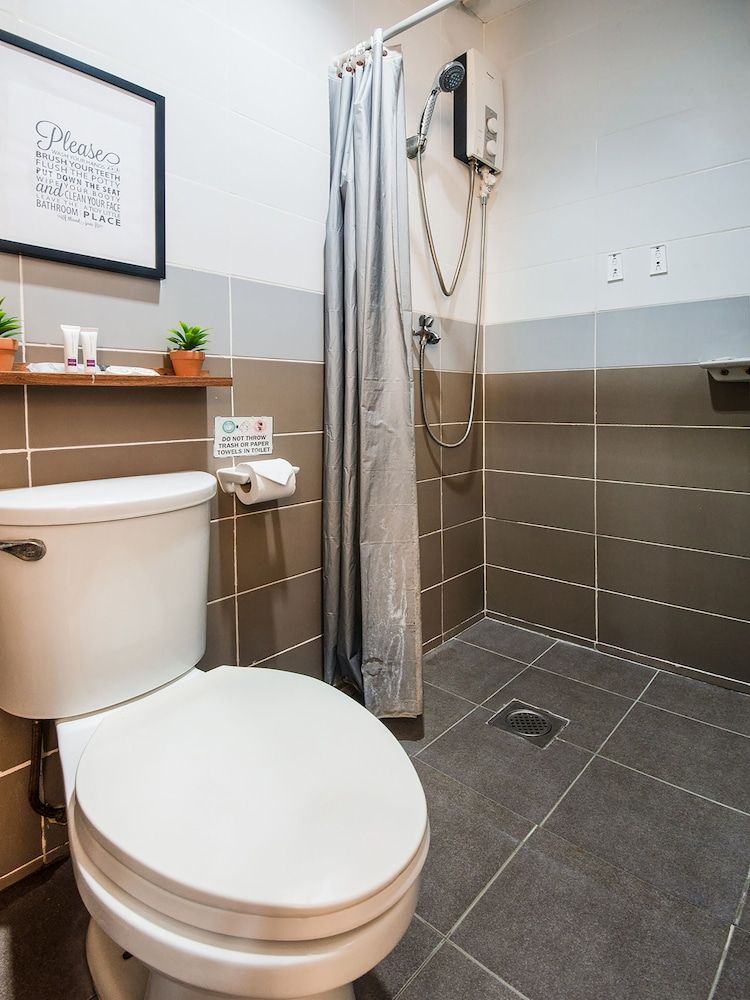 OYO 443 Maria Cristina Arcade Suites Standard Double Room 5