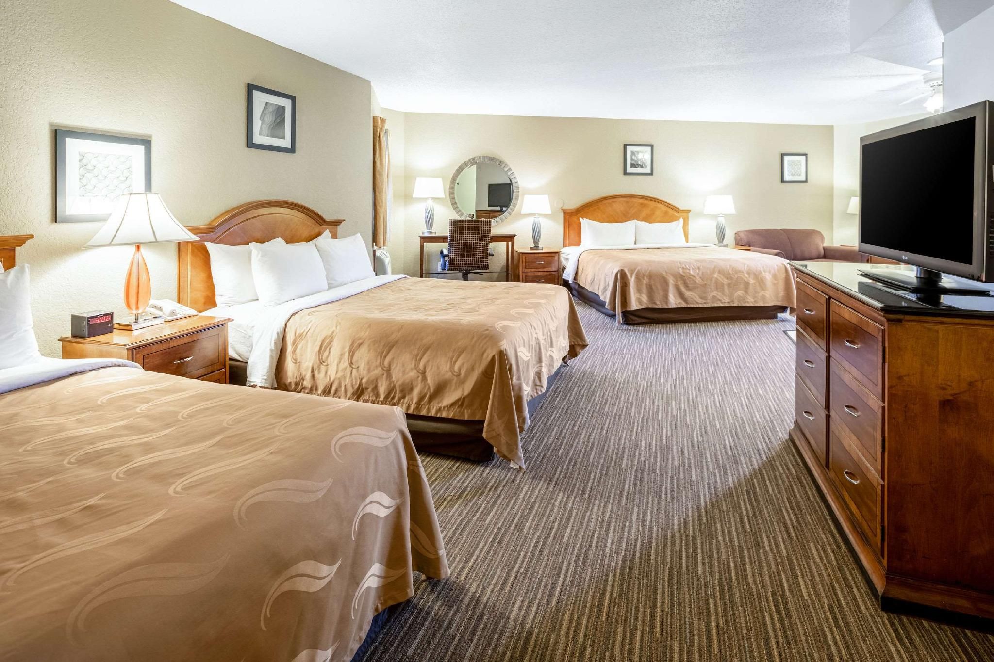 1 King Bed, 2 Queen Beds, Efficiency, Suite, Nonsmoking, Upgrade
