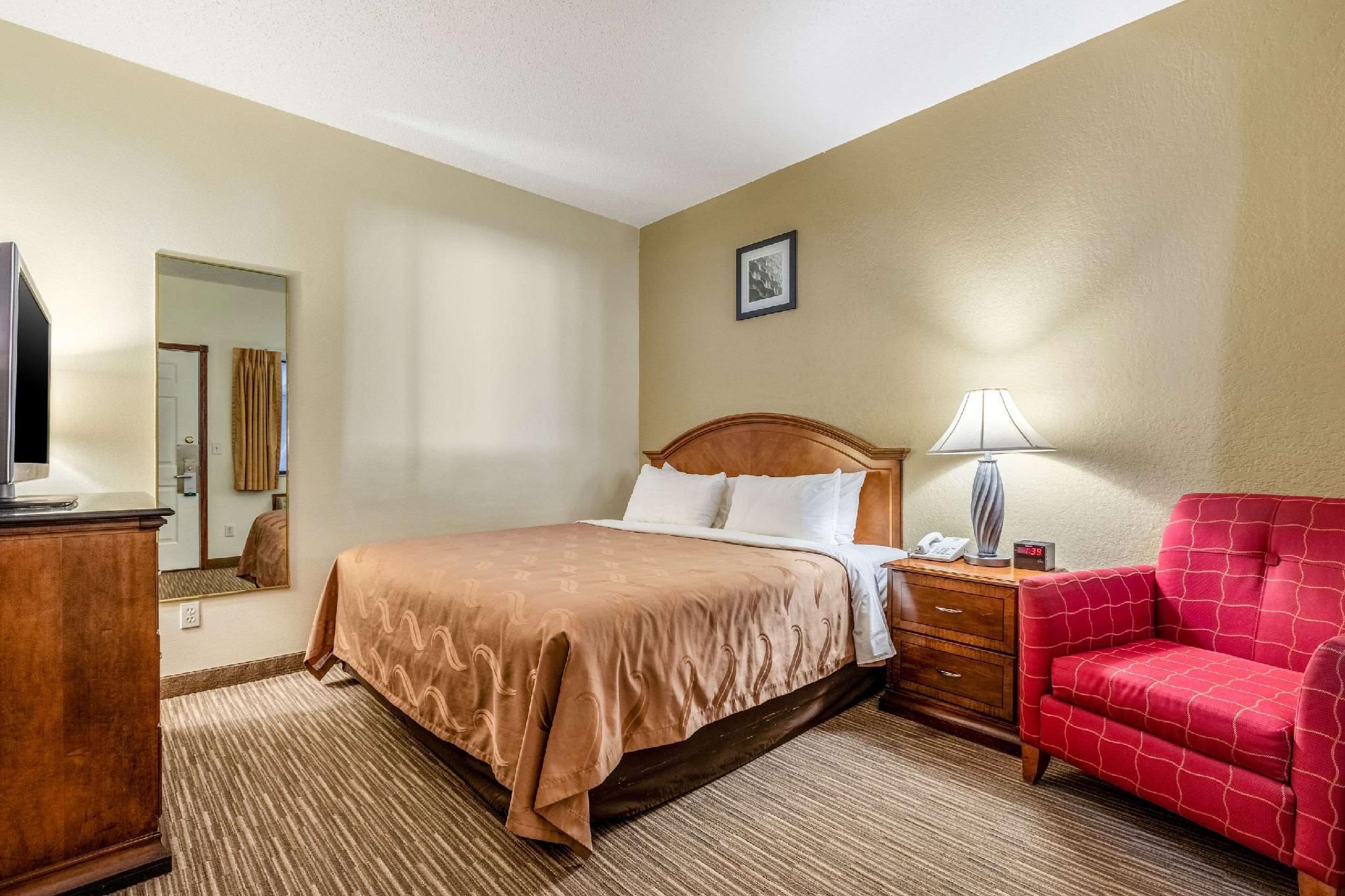 1 King Bed Accessible
