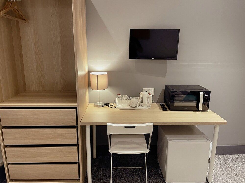 Contractor Accommodation - Cacco Standard Twin Room, Private Bathroom 6