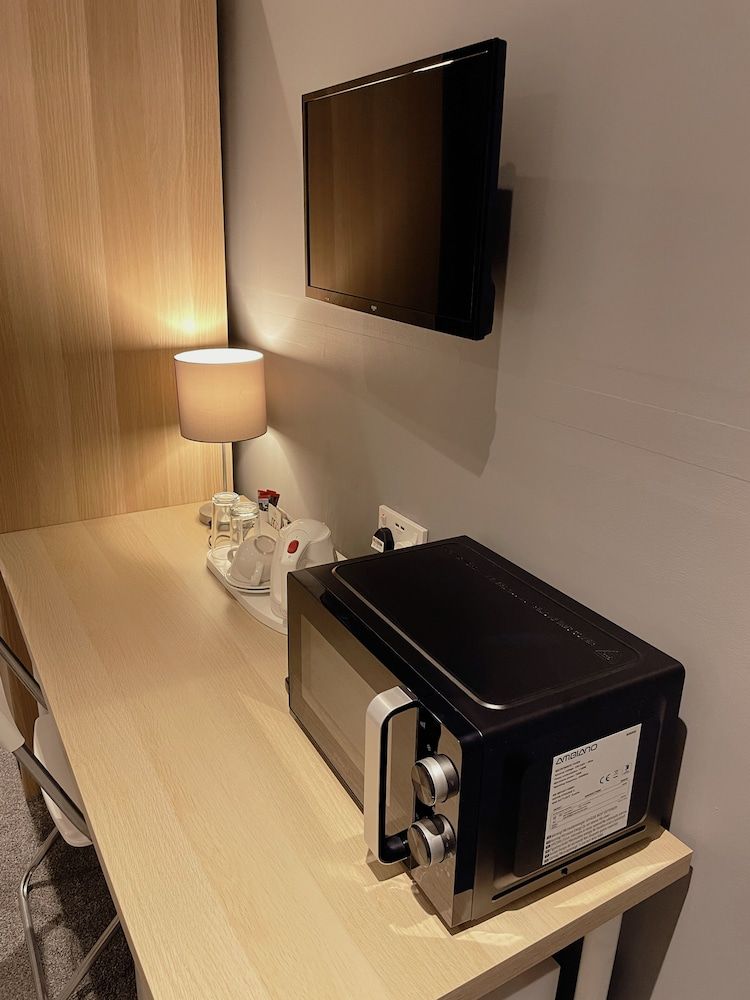 Contractor Accommodation - Cacco Standard Twin Room, Private Bathroom 5