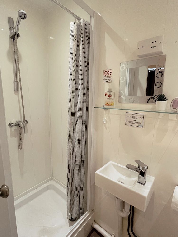 Contractor Accommodation - Cacco Double Room, Ensuite 7