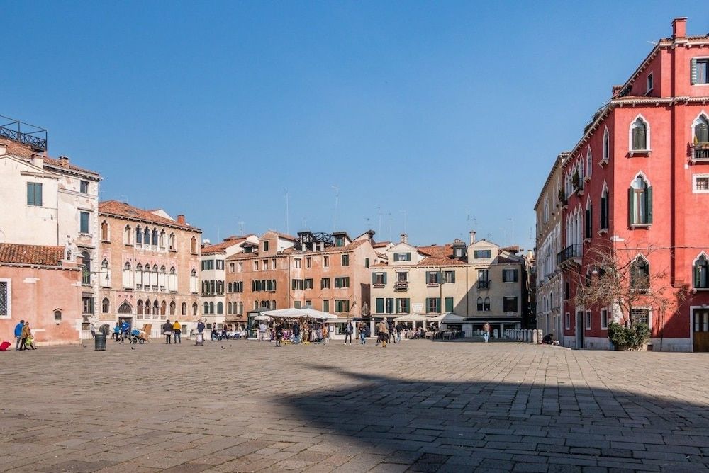 undefined Fenice Backstage over Canal 8