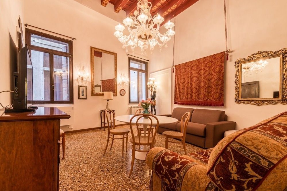 Fenice Backstage over Canal Apartment, 1 Bedroom 21