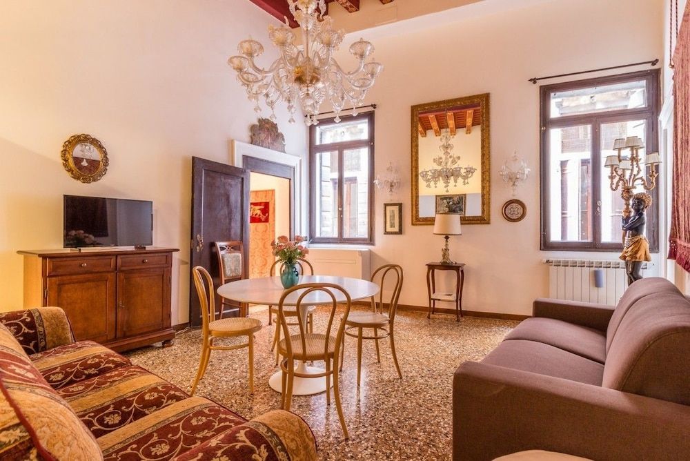 Fenice Backstage over Canal Apartment, 1 Bedroom 2