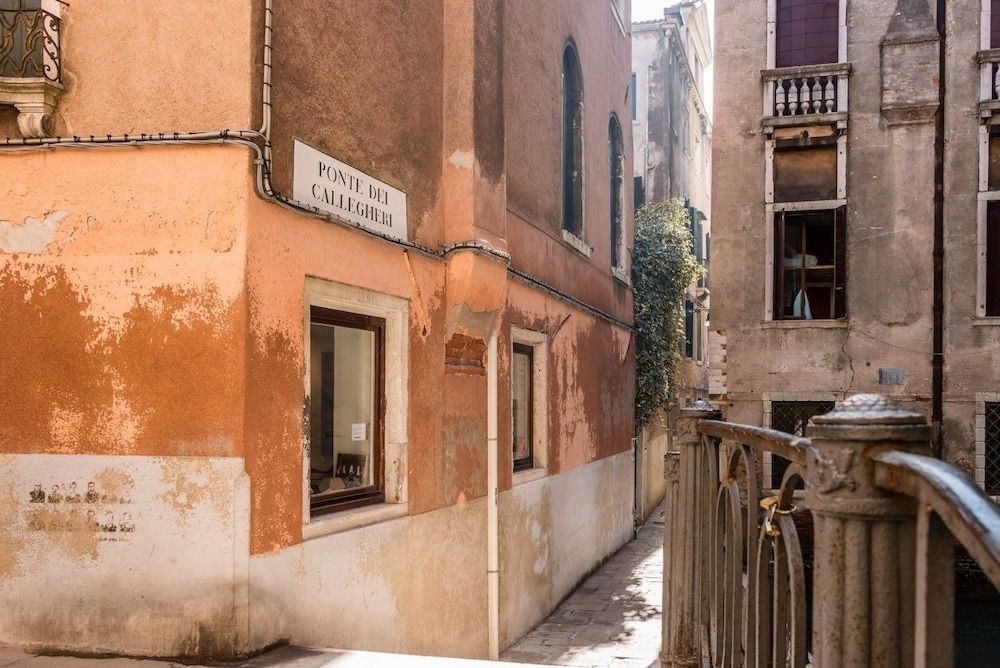 undefined Fenice Backstage over Canal 6