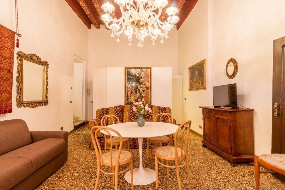 Fenice Backstage over Canal Apartment, 1 Bedroom 14