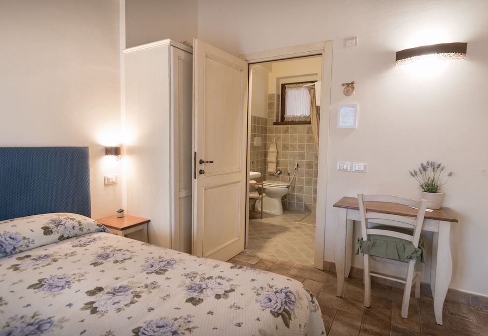 Rosa di Assisi Classic Triple Room, Private Bathroom (Acqua) 5
