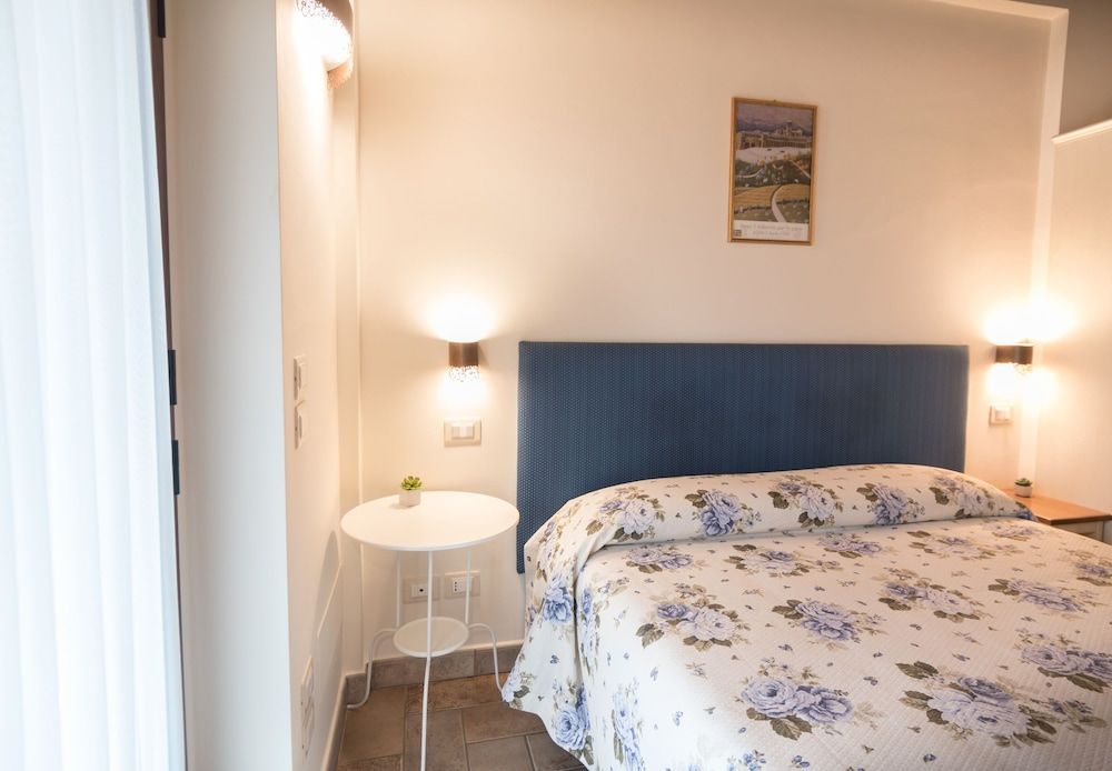 Rosa di Assisi Classic Triple Room, Private Bathroom (Acqua)