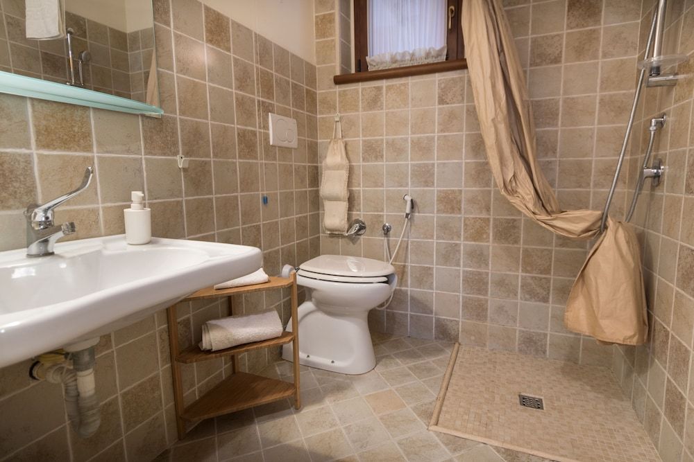 Rosa di Assisi Classic Triple Room, Private Bathroom (Acqua) 4