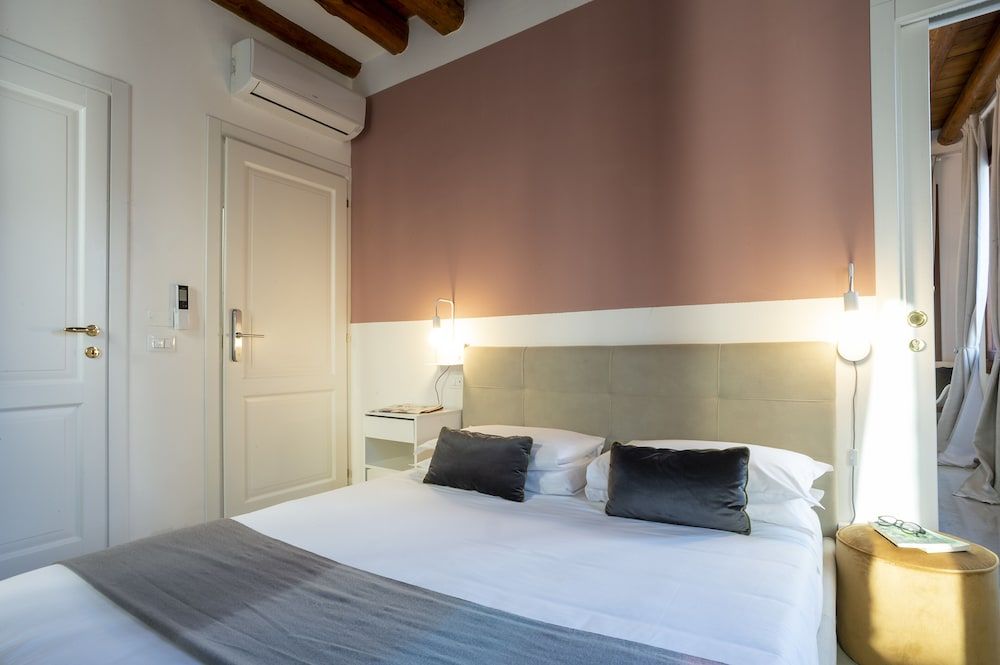 undefined Fosca Venice Rooms 4