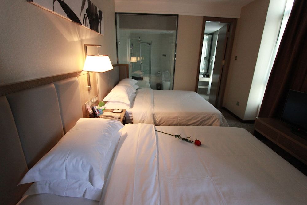 Bo Yi Hotel Family Double Room 4