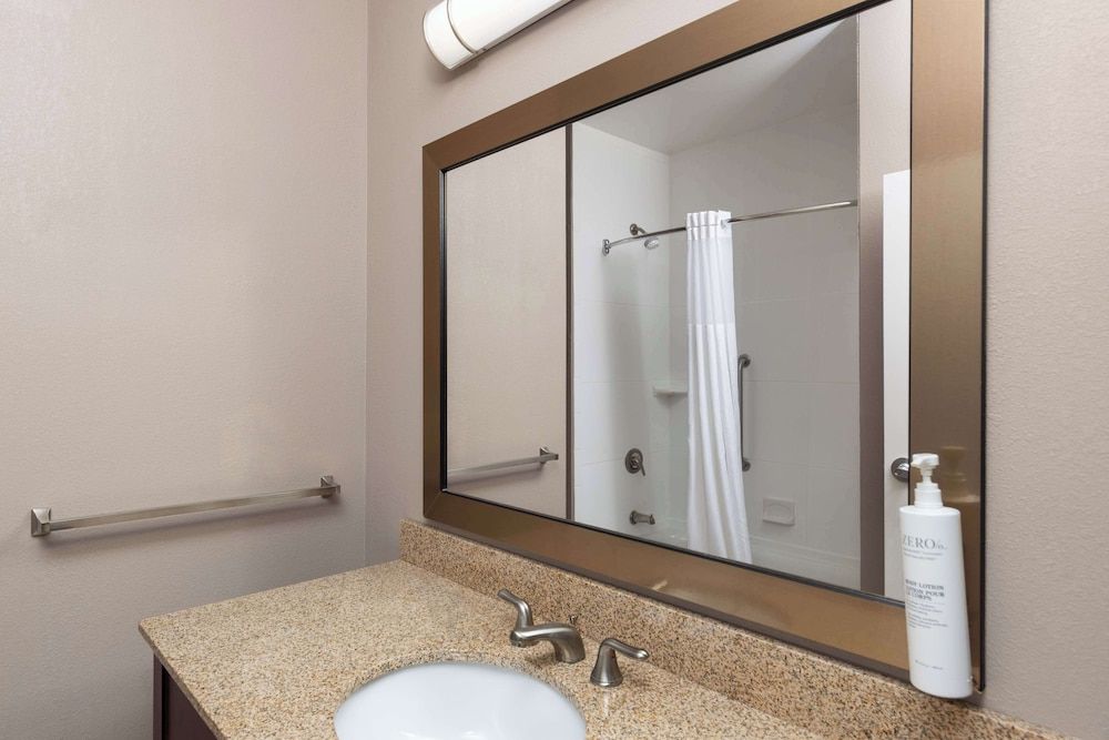 Hampton Inn & Suites Harrisburg/North Two Queen Beds 4