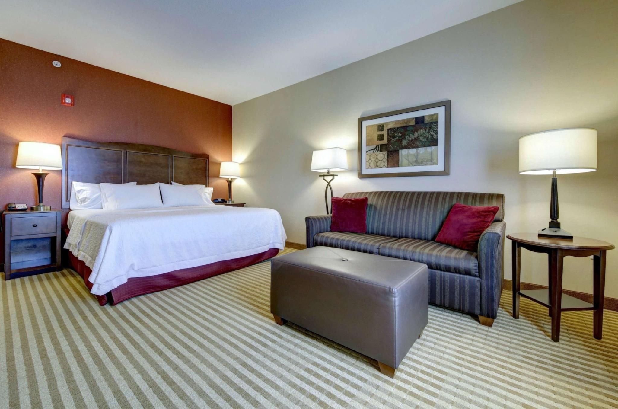 1 King Bed W/sofabed Nonsmoking