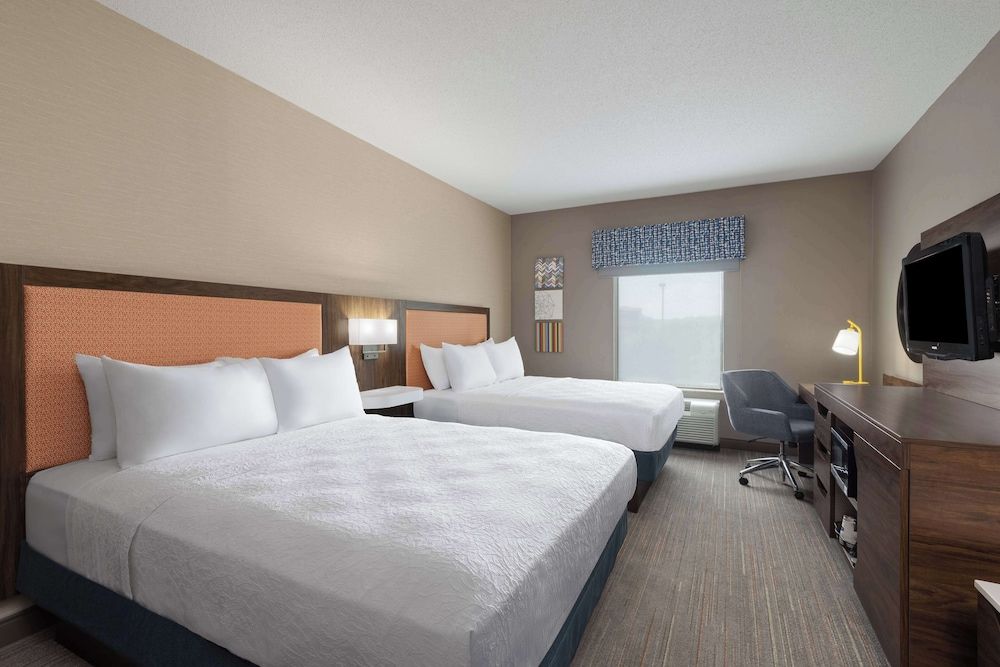 Hampton Inn & Suites Harrisburg/North Two Queen Beds 3