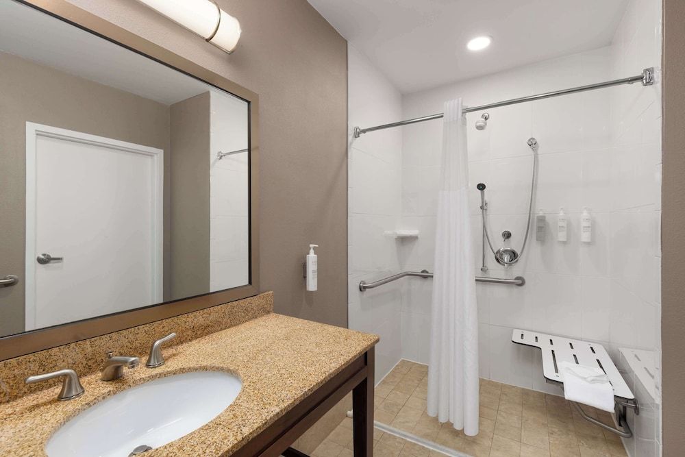 Hampton Inn & Suites Harrisburg/North Room, 2 Queen Beds, Accessible, Non Smoking 5