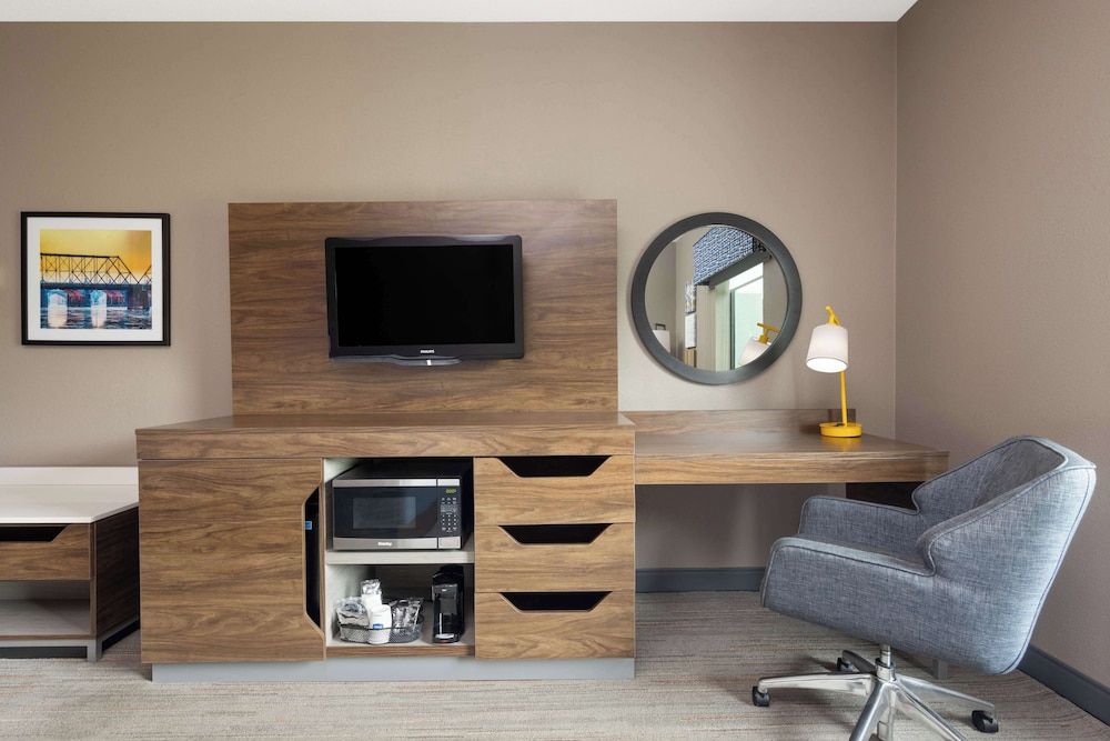 Hampton Inn & Suites Harrisburg/North Two Queen Beds 5