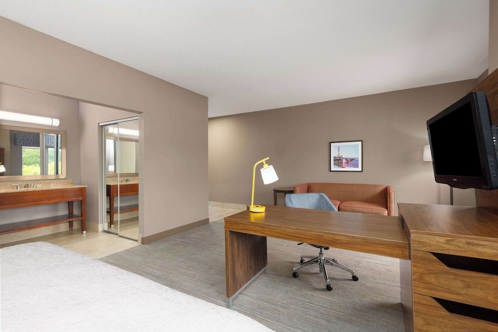 Hampton Inn & Suites Harrisburg/North King Studio Suite 4
