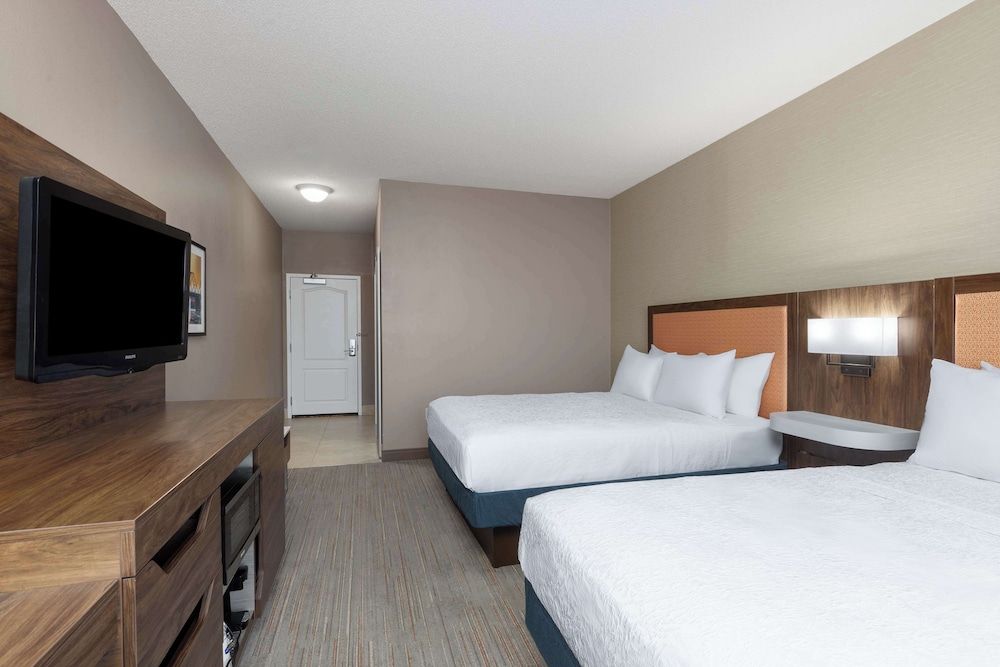 Hampton Inn & Suites Harrisburg/North Two Queen Beds 2
