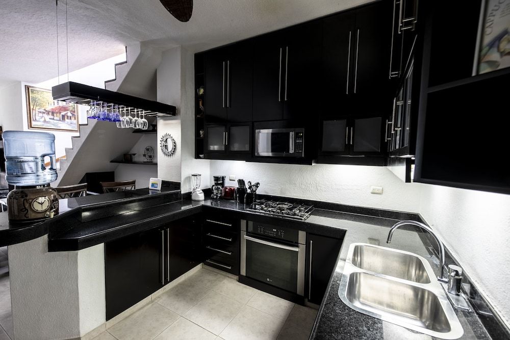 undefined Penthouse Beach Holiday Private Jacuzzi Bbq Family Friendly Maid Service 8