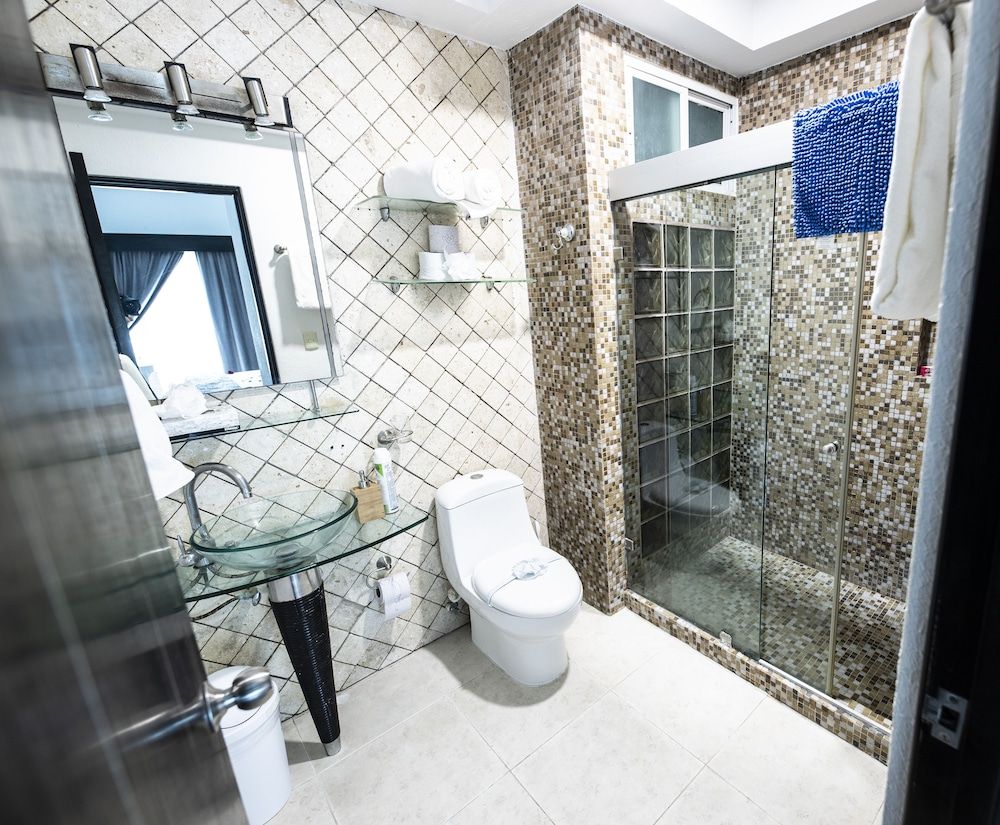 Penthouse Beach Holiday Private Jacuzzi Bbq Family Friendly Maid Service Condo, 3 Bedrooms, Smoking, Balcony 19