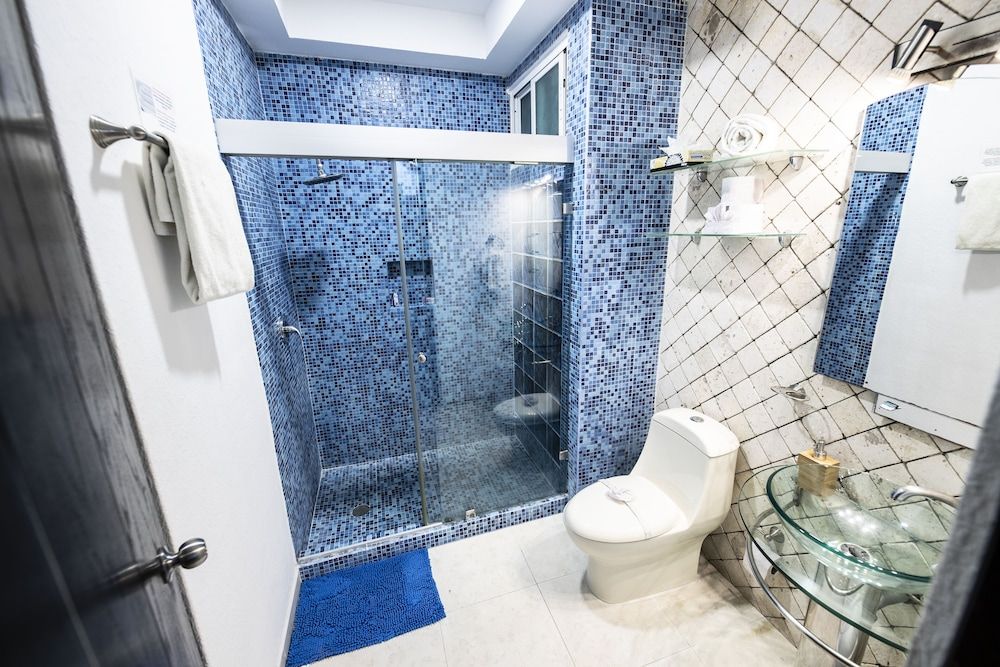 Penthouse Beach Holiday Private Jacuzzi Bbq Family Friendly Maid Service Condo, 3 Bedrooms, Smoking, Balcony 21