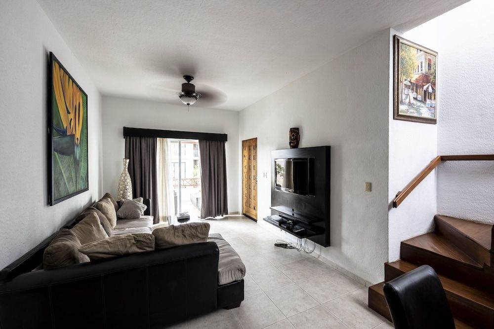 Penthouse Beach Holiday Private Jacuzzi Bbq Family Friendly Maid Service Condo, 3 Bedrooms, Smoking, Balcony 26