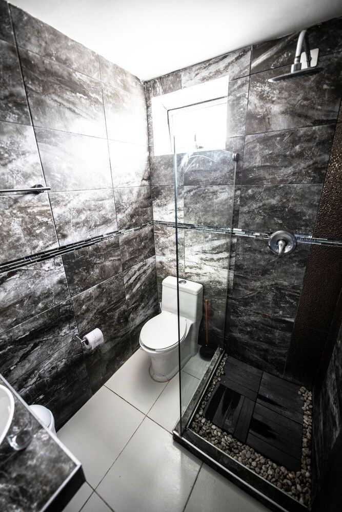 Penthouse Beach Holiday Private Jacuzzi Bbq Family Friendly Maid Service Condo, 3 Bedrooms, Smoking, Balcony 14