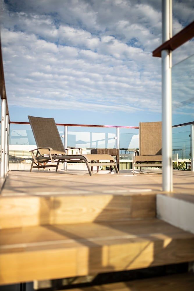 Penthouse Beach Holiday Private Jacuzzi Bbq Family Friendly Maid Service Condo, 3 Bedrooms, Smoking, Balcony 10