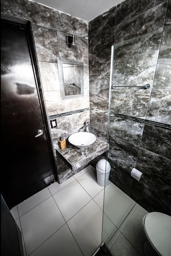 Penthouse Beach Holiday Private Jacuzzi Bbq Family Friendly Maid Service Condo, 3 Bedrooms, Smoking, Balcony 15