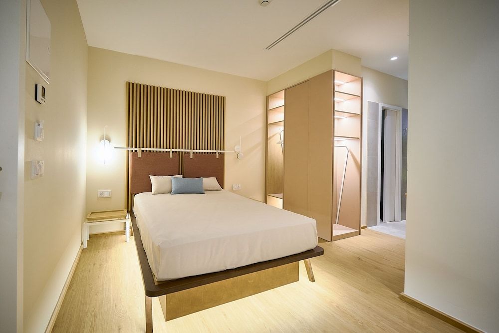 Hotel Leonor Superior Double Room 3