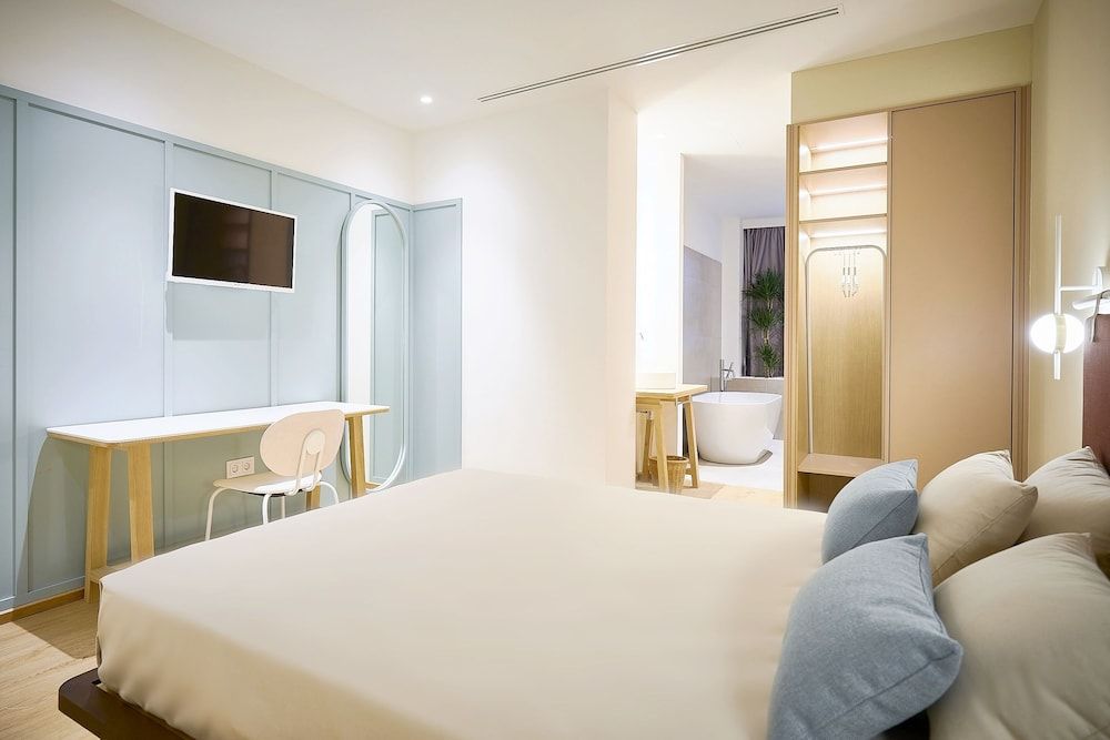 Hotel Leonor Superior Double Room 2