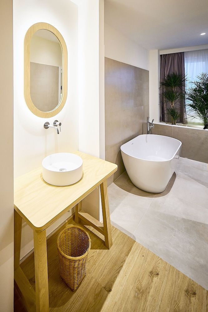 Hotel Leonor Superior Double Room 7