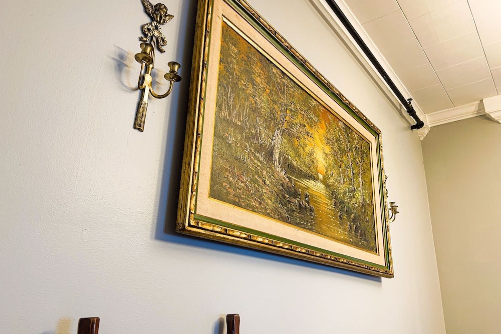 THE 1023 With Private Yard & Parking, Near Falls & Casino by Niagara Hospitality Deluxe House 43