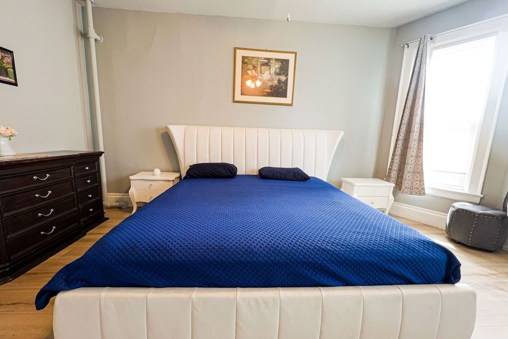 undefined THE 1023 With Private Yard & Parking, Near Falls & Casino by Niagara Hospitality 7