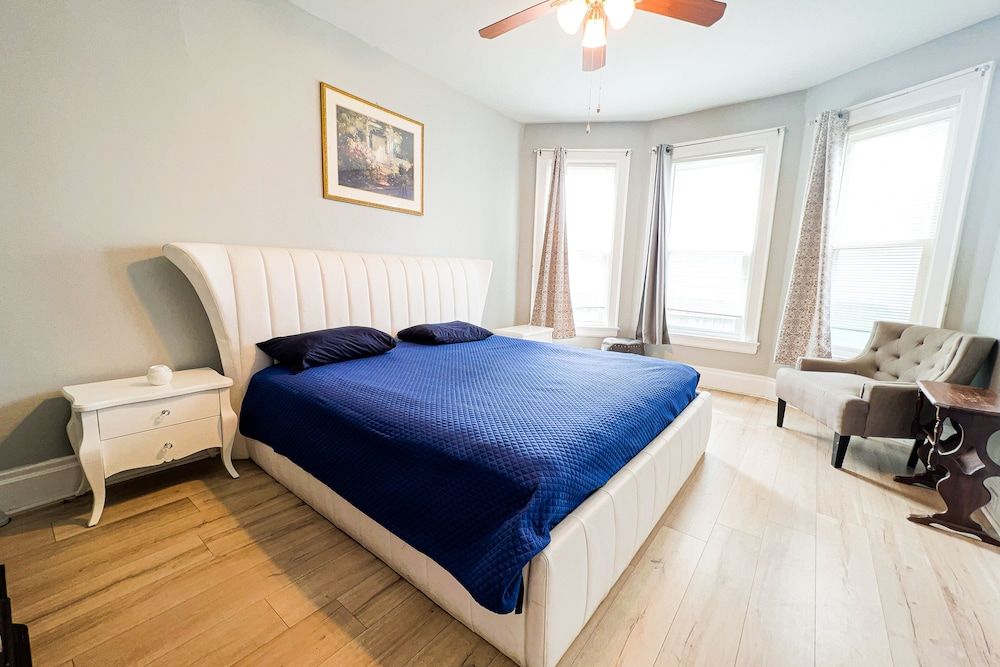 undefined THE 1023 With Private Yard & Parking, Near Falls & Casino by Niagara Hospitality 5