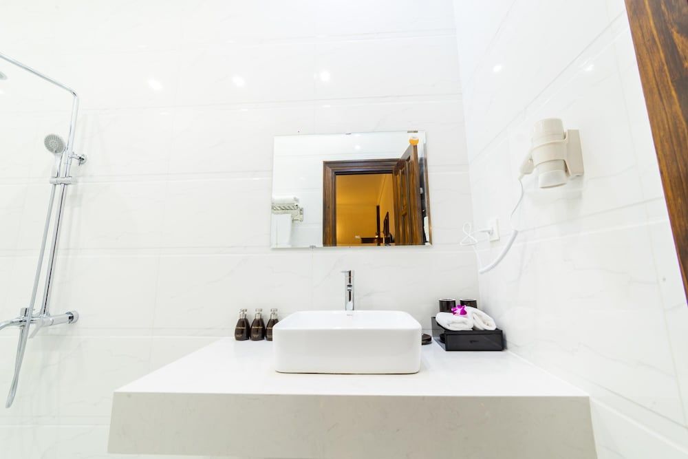 EX Hotel Dalat Deluxe Triple Room 2