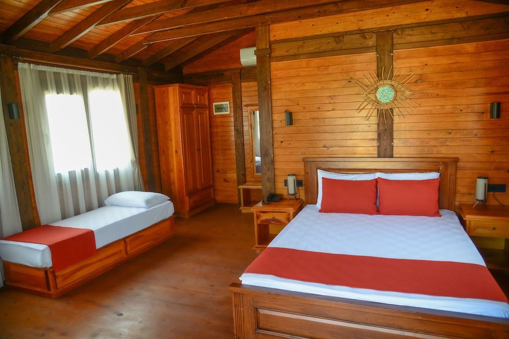 Tree House, Double and 1 Twin, Mountain or Pool View