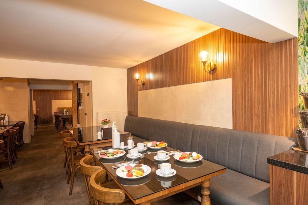 undefined Hotel Melita 8