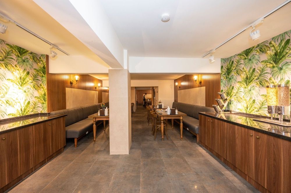 undefined Hotel Melita 5