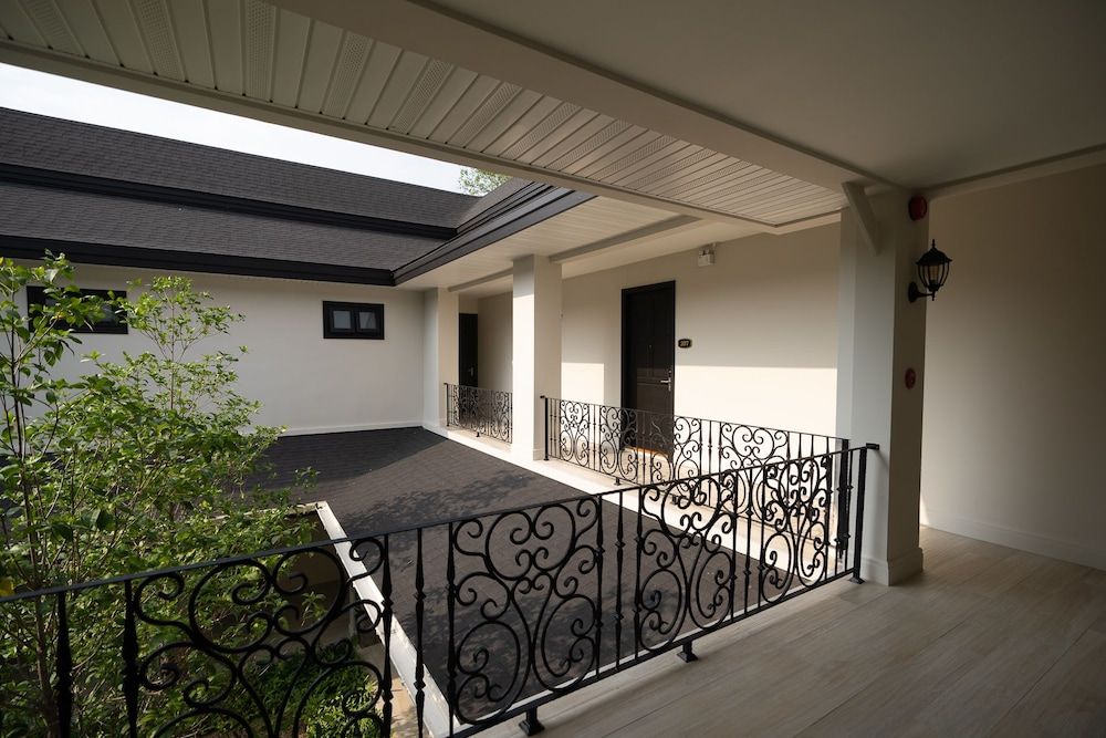 undefined Merchant Villa 5