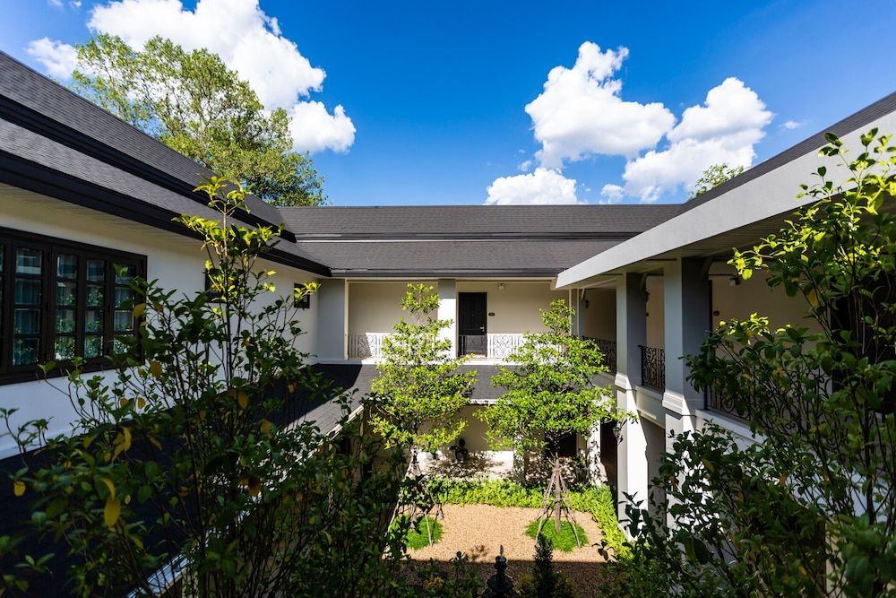 undefined Merchant Villa 8