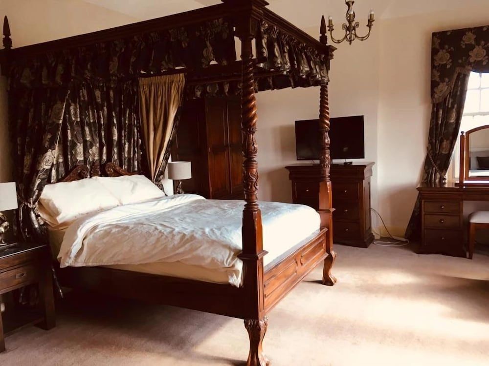 Brass Castle Country House Accommodation Deluxe Double Room 3