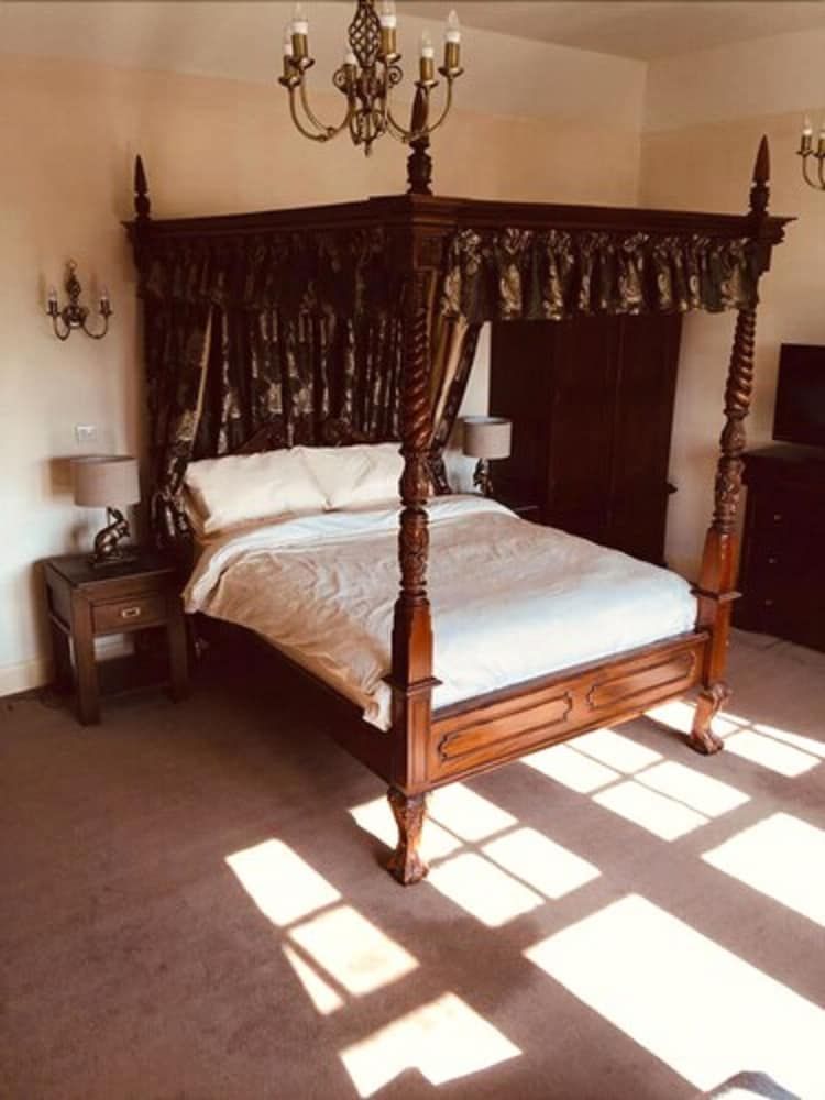 Brass Castle Country House Accommodation Deluxe Double Room 6