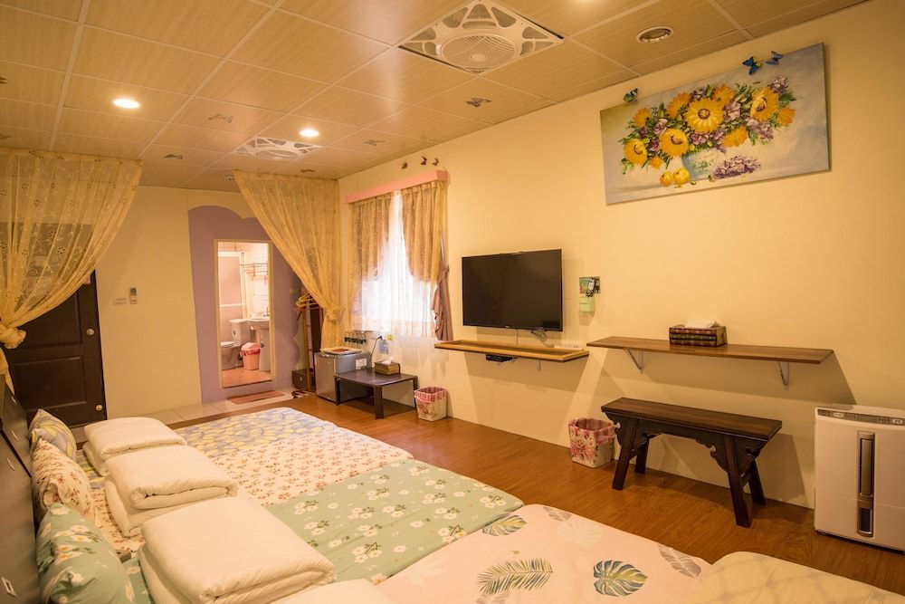 Qu Hi Home Stay Family Room 9