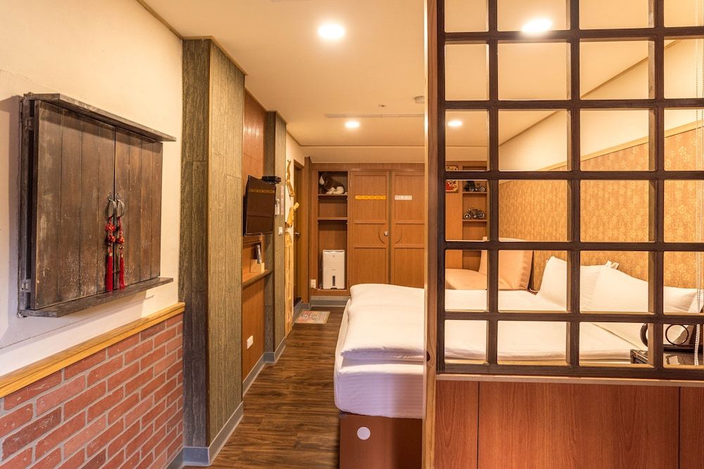 Qu Hi Home Stay Elite Double Room (102) 8