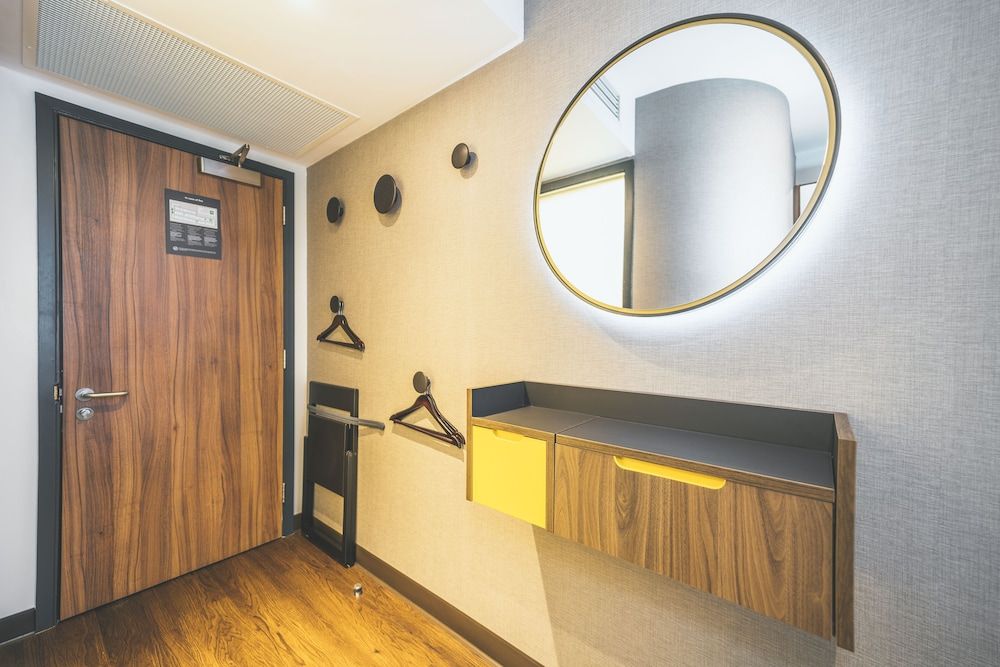 Point A Hotel - Paddington Twin Room 6