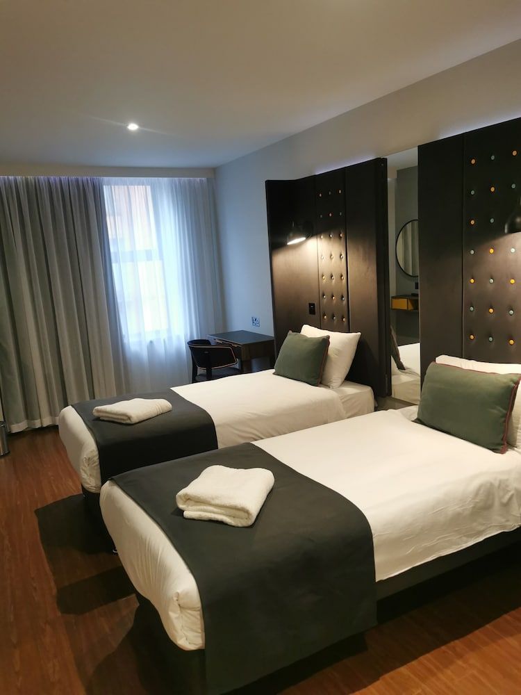 Point A Hotel - Paddington Twin Room